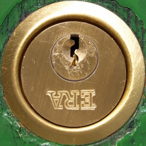 A picture of a gold door lock