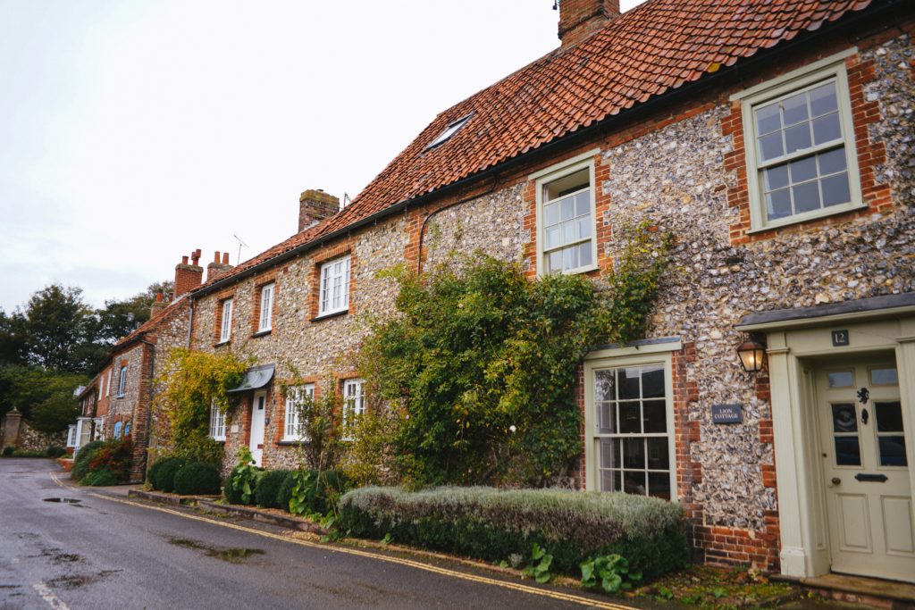 Photo of a row of terraced cottages
