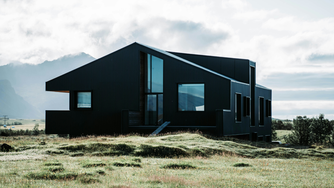 Striking & Sophisticated: The Modern Black Home Exteriors Trend
